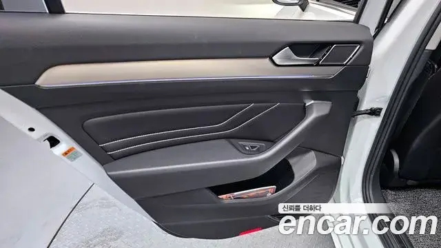 Volkswagen Passat GT 2022 — Şəkil 17/33