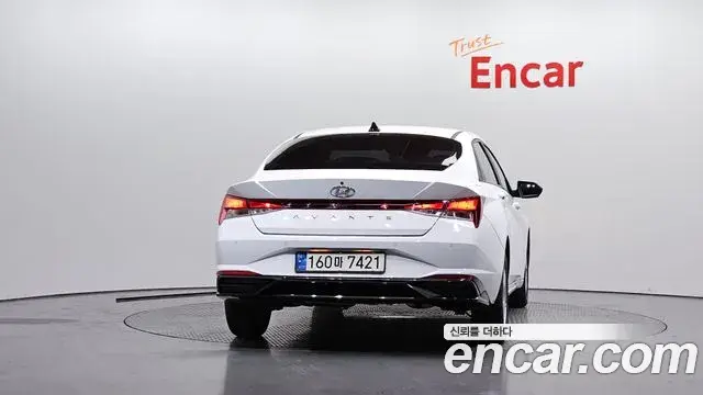 Hyundai The New Avante Hybrid 2021 — Photo 12/20