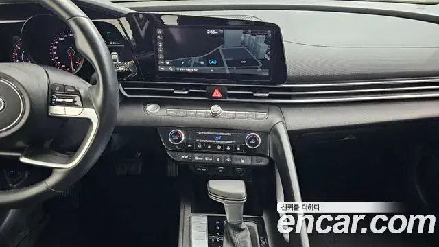 Hyundai The New Avante Hybrid 2021 — Photo 2/20