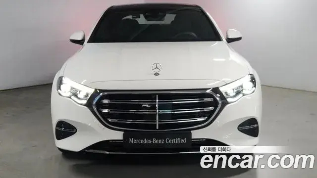 Mercedes-Benz E-Class 2025 — ფოტო 15/20