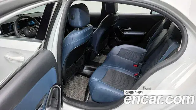 Mercedes-Benz A-Class 2019 — Şəkil 29/32