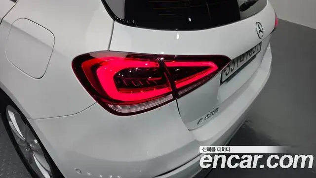 Mercedes-Benz A-Class 2019 — Şəkil 16/32