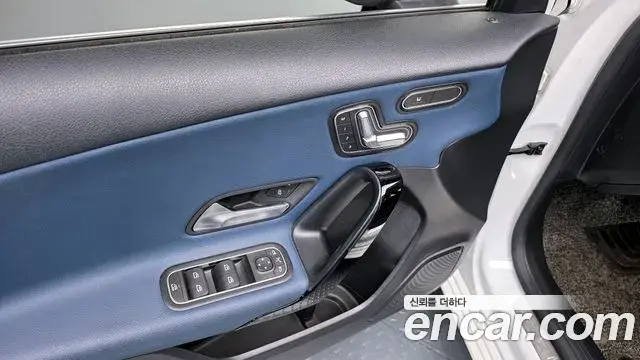Mercedes-Benz A-Class 2019 — Şəkil 25/32