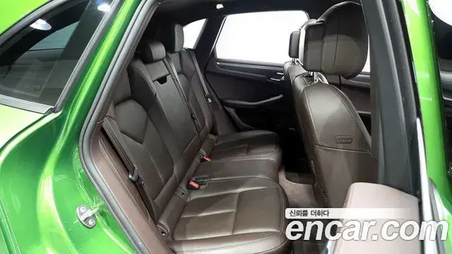 Porsche Macan 2021 — Photo 11/20