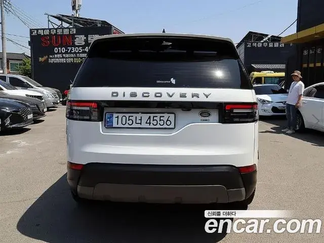 Land Rover Discovery 5 2019 — ფოტო 5/20