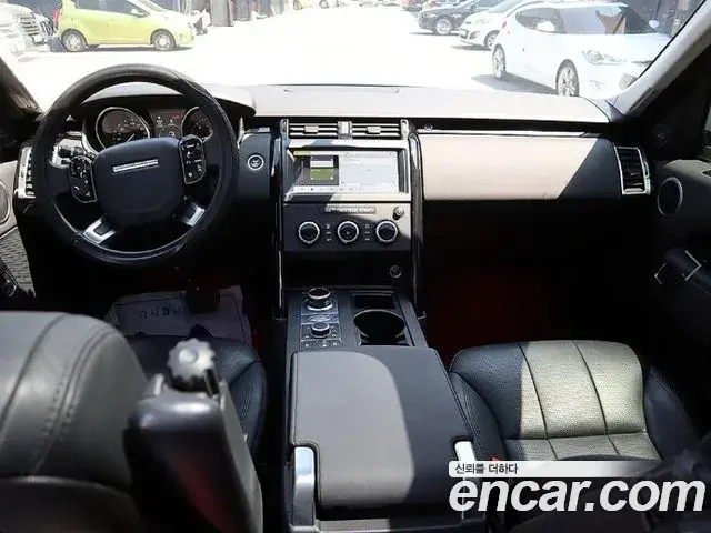 Land Rover Discovery 5 2019 — ფოტო 13/20