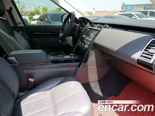 Land Rover Discovery 5 2019 — ფოტო 17/20