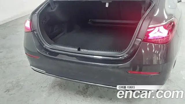 Mercedes-Benz E-Class 2024 — Şəkil 13/20