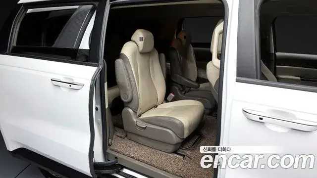 Kia Carnival 2023 — Фото 11/20