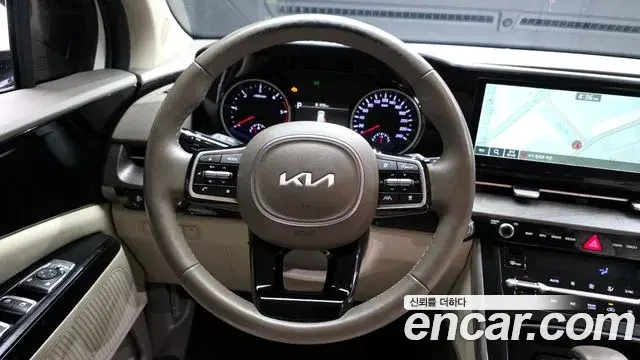 Kia Carnival 2023 — Фото 13/20