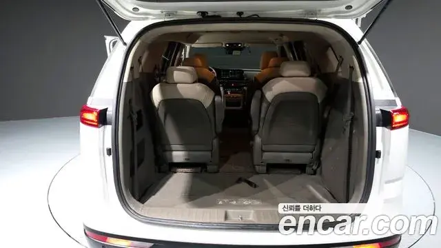 Kia Carnival 2023 — Фото 20/20