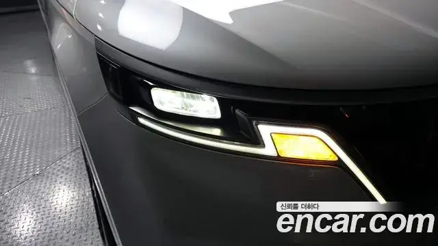 Kia Carnival 2023 — ფოტო 13/31