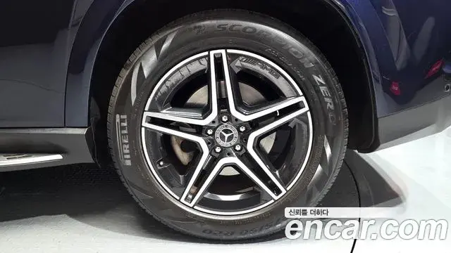 Mercedes-Benz GLE-Class 2021 — Photo 26/34