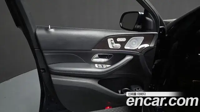 Mercedes-Benz GLE-Class 2021 — Photo 8/34