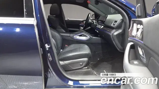 Mercedes-Benz GLE-Class 2021 — Photo 14/34