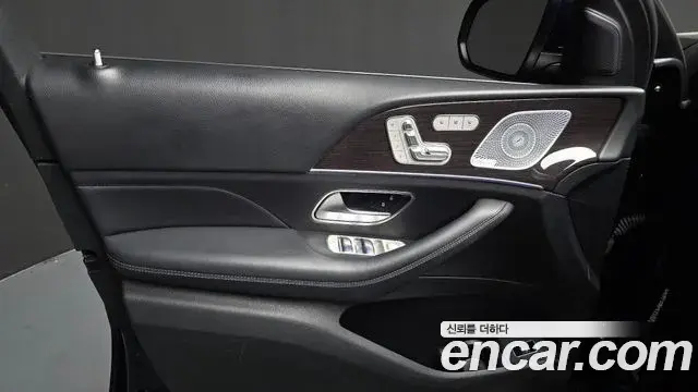 Mercedes-Benz GLE-Class 2021 — Photo 19/34