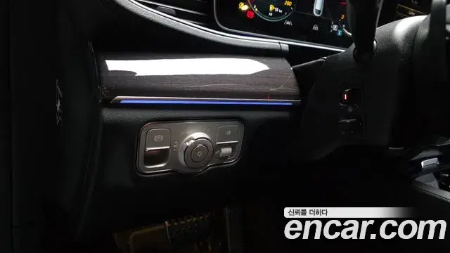 Mercedes-Benz GLE-Class 2021 — Photo 27/34