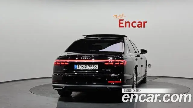 Audi A8 2021 — Şəkil 13/37