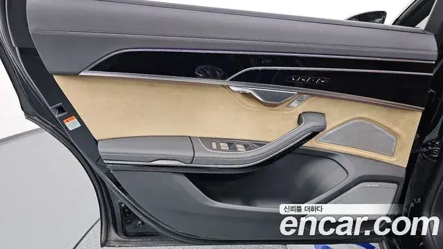 Audi A8 2021 — Şəkil 19/37