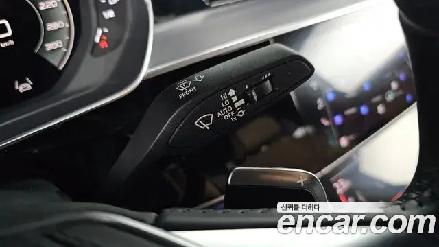 Audi A8 2021 — Şəkil 36/37