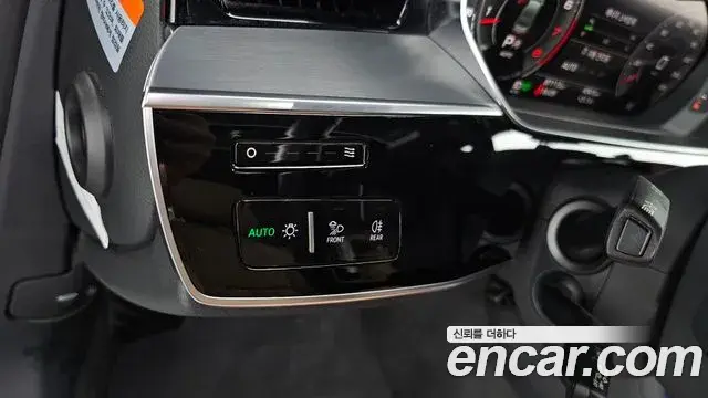 Audi A8 2021 — Şəkil 24/37