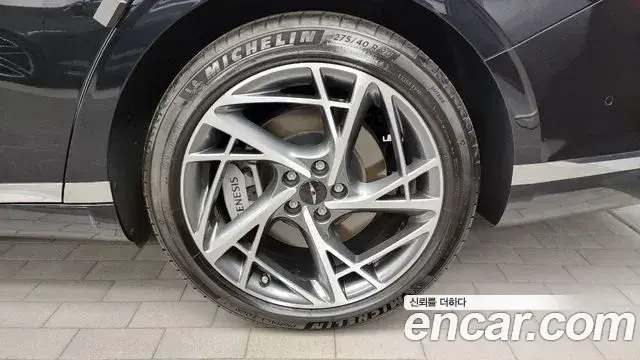 Genesis G90 2022 — ფოტო 32/40