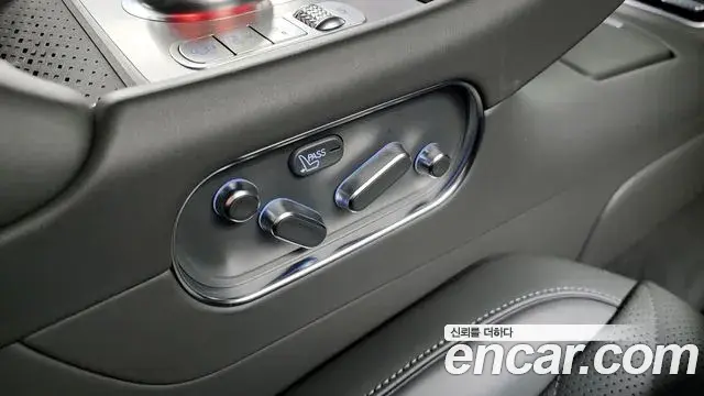 Genesis G90 2022 — ფოტო 28/40
