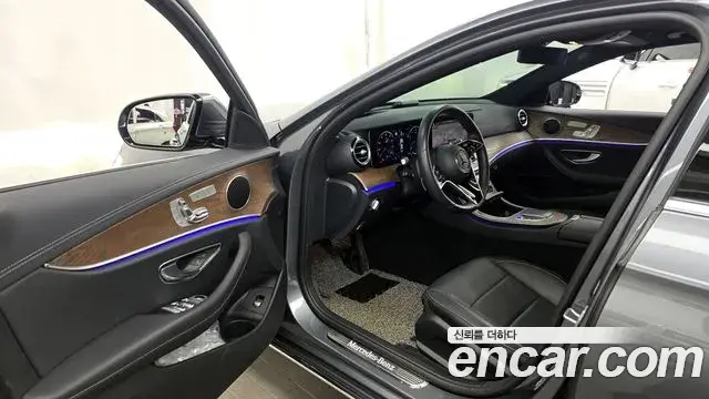 Mercedes-Benz E-Class 2021 — Фото 10/20