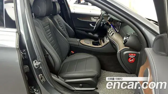 Mercedes-Benz E-Class 2021 — Фото 11/20