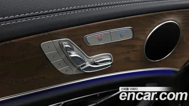 Mercedes-Benz E-Class 2021 — Photo 3/32