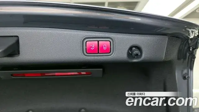 Mercedes-Benz E-Class 2021 — Photo 22/32