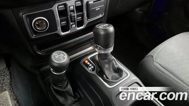 Jeep Wrangler 2018 — ფოტო 11/20