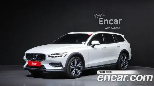 Volvo V60 Cross Country 2021 — Photo 11/20