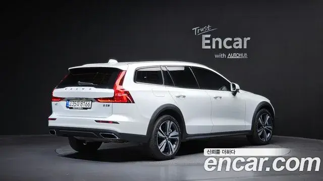 Volvo V60 Cross Country 2021 — Photo 18/20