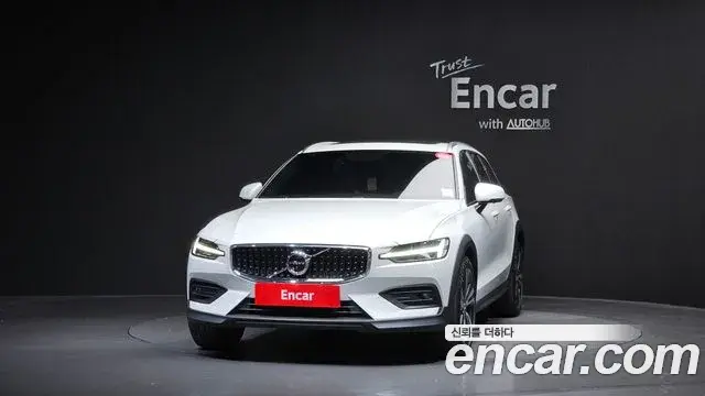 Volvo V60 Cross Country 2021 — Photo 3/20