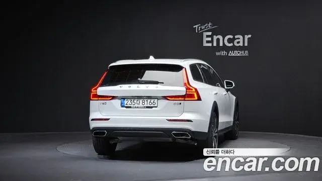 Volvo V60 Cross Country 2021 — Photo 14/20