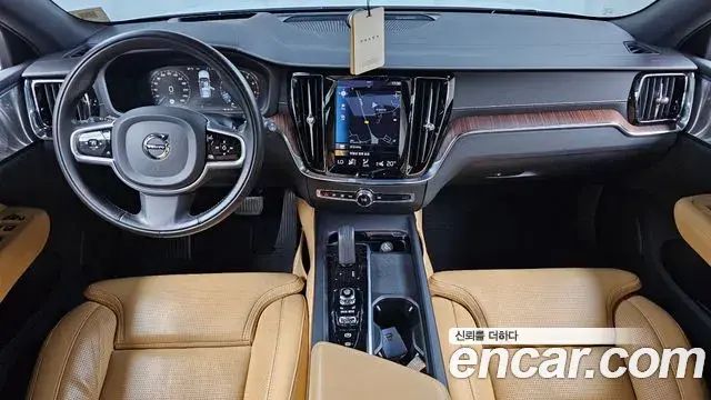 Volvo V60 Cross Country 2021 — Photo 7/20
