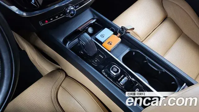 Volvo V60 Cross Country 2021 — Photo 9/20