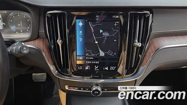 Volvo V60 Cross Country 2021 — Photo 20/20