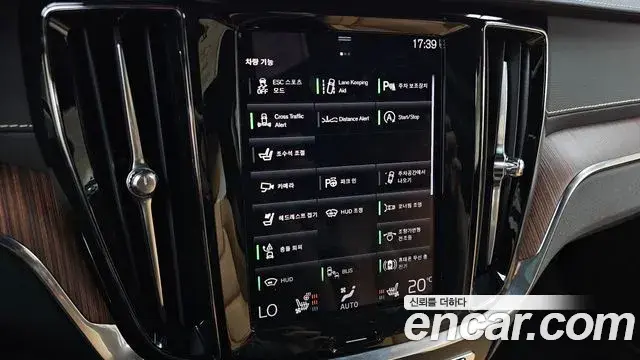 Volvo V60 Cross Country 2021 — Photo 10/20