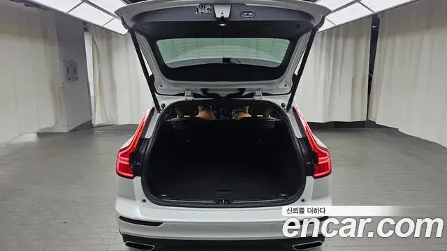 Volvo V60 Cross Country 2021 — Photo 13/20
