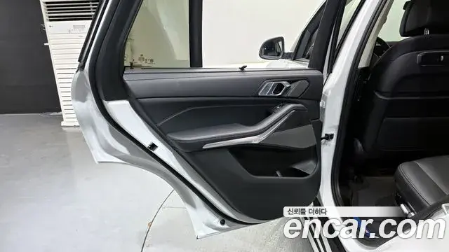 BMW X5 2025 — ფოტო 8/36
