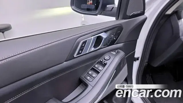 BMW X5 2025 — ფოტო 33/36
