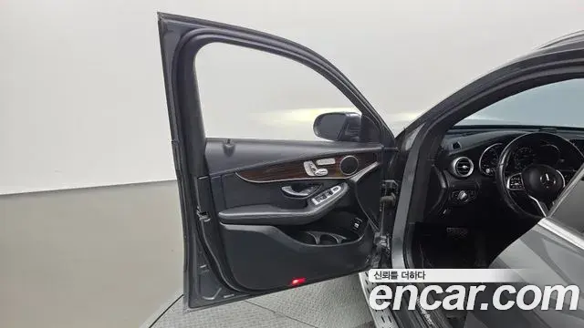 Mercedes-Benz GLC-Class 2020 — Şəkil 23/39