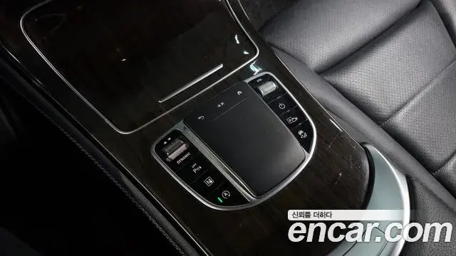 Mercedes-Benz GLC-Class 2020 — Şəkil 36/39