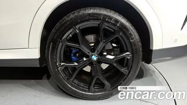 BMW X6 2022 — ფოტო 17/34