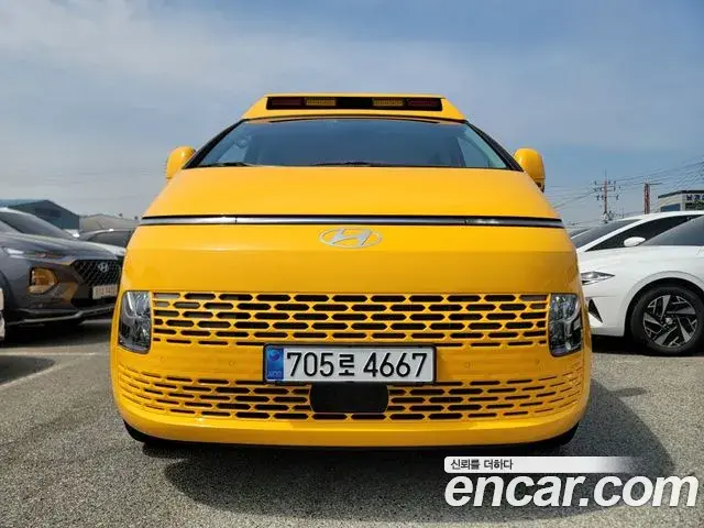 Hyundai Staria 2025 — Photo 19/20