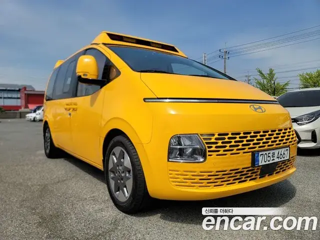 Hyundai Staria 2025 — Photo 10/20