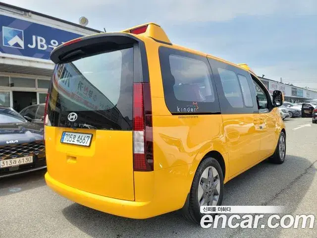 Hyundai Staria 2025 — Photo 7/20