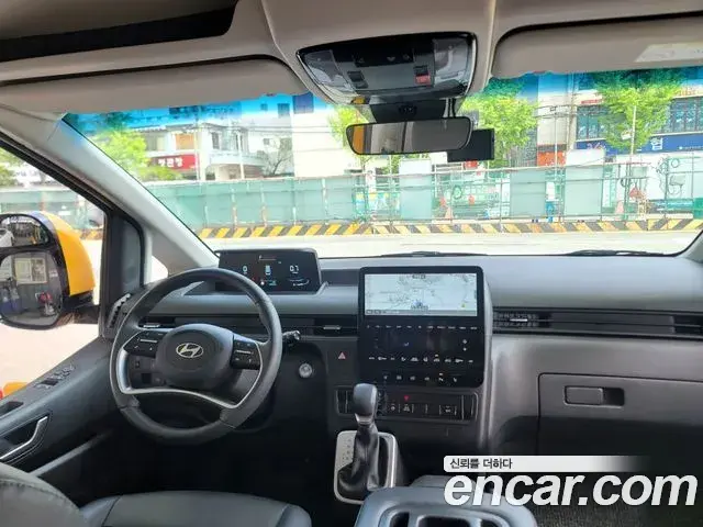Hyundai Staria 2025 — Photo 14/20